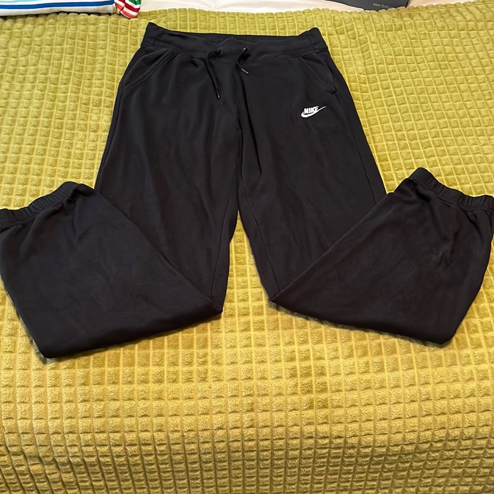 Size XS women’s black Nike sweatpants!